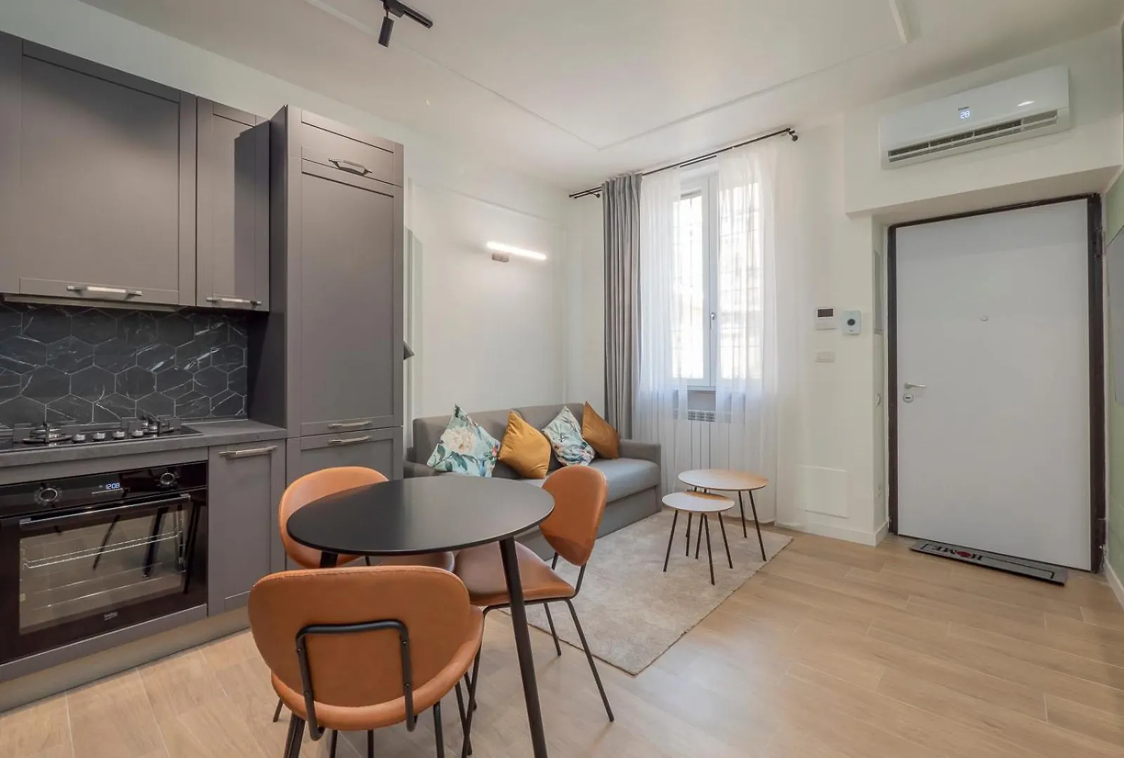 Youhosty - Modern Portello Apartment Milan